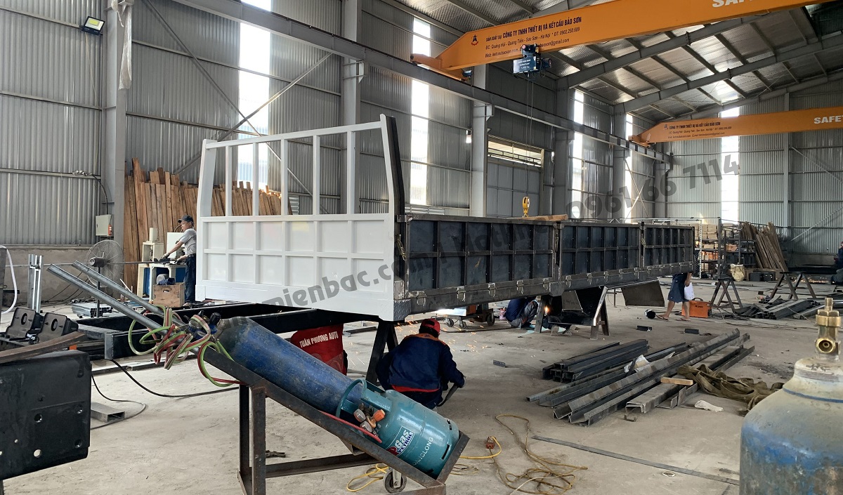 thi công lắp đặt thùng xe cẩu tự hành 12 tấn kanglim ks2825- hyundai hd320