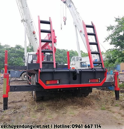 sản xuất xe nâng đầu chở máy công trình dongfeng 4 chân gắn cẩu 12 tấn