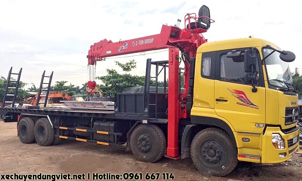xe dongfeng 4 chân gắn cẩu 12 tấn sàn chở máy công trình